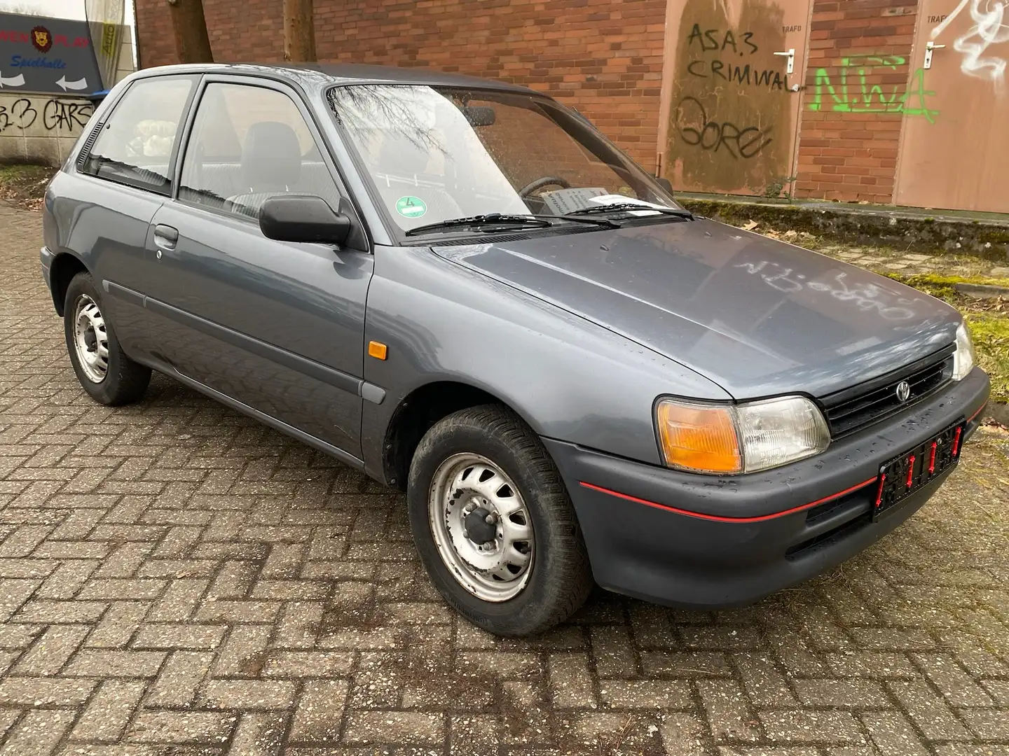 Toyota Starlet 1.3 XLi Grau - 1