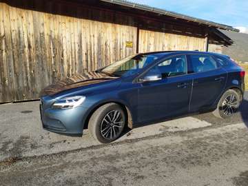 V40 D2 Momentum Momentum