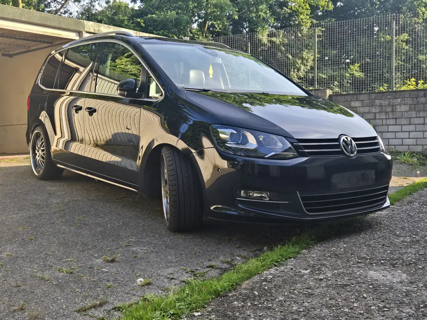 Volkswagen Sharan 1.4 TSI DSG BlueMotion Technology Highline Schwarz - 1
