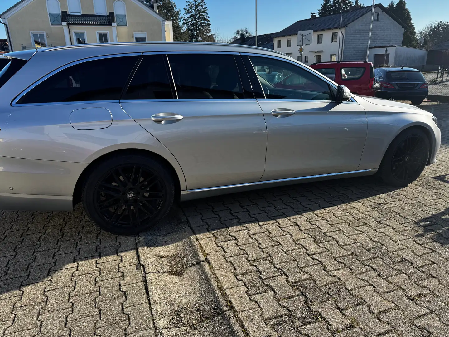 Mercedes-Benz E 220 E -Klasse T-Modell E 220 d 4Matic NEUE AHK Zilver - 2