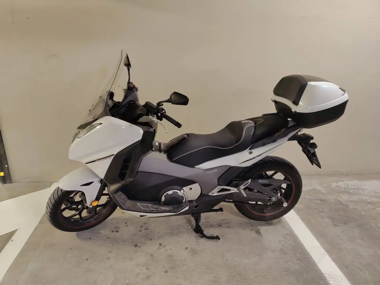 Honda Integra 750 sport Alb - 2