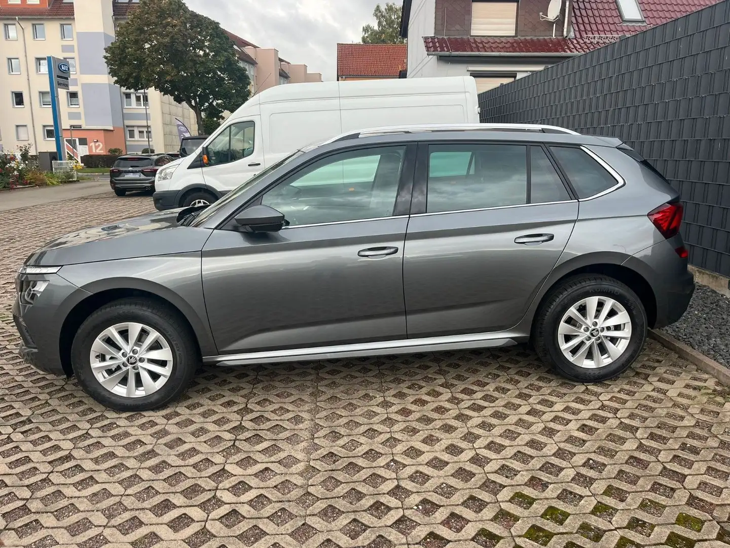 Skoda Kamiq Selection,AHK,5JGar,WP,Klimaaut.PDC,17Zoll Grau - 2