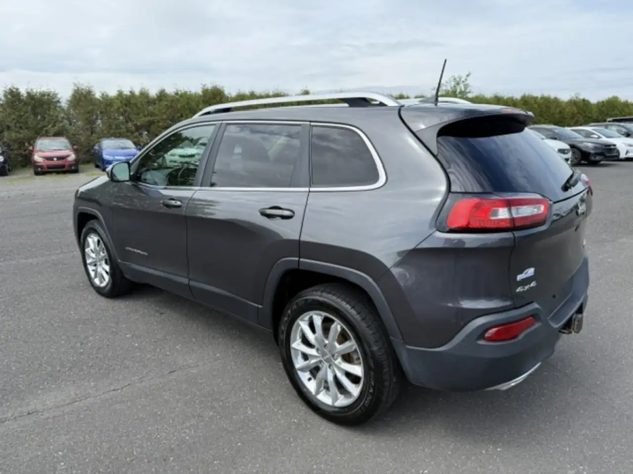 Jeep Cherokee photo Jeep Cherokee