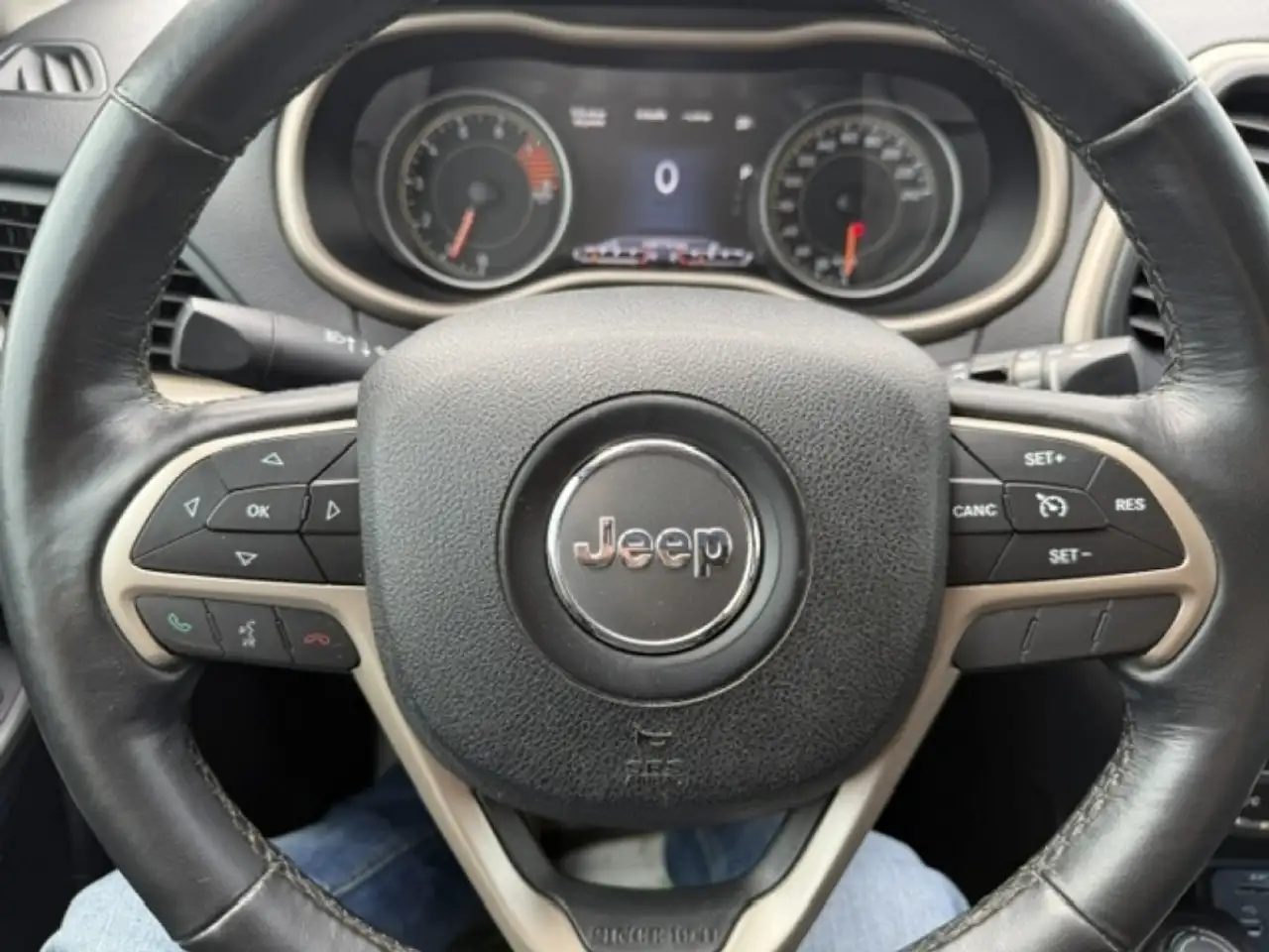 Jeep Cherokee photo Jeep Cherokee