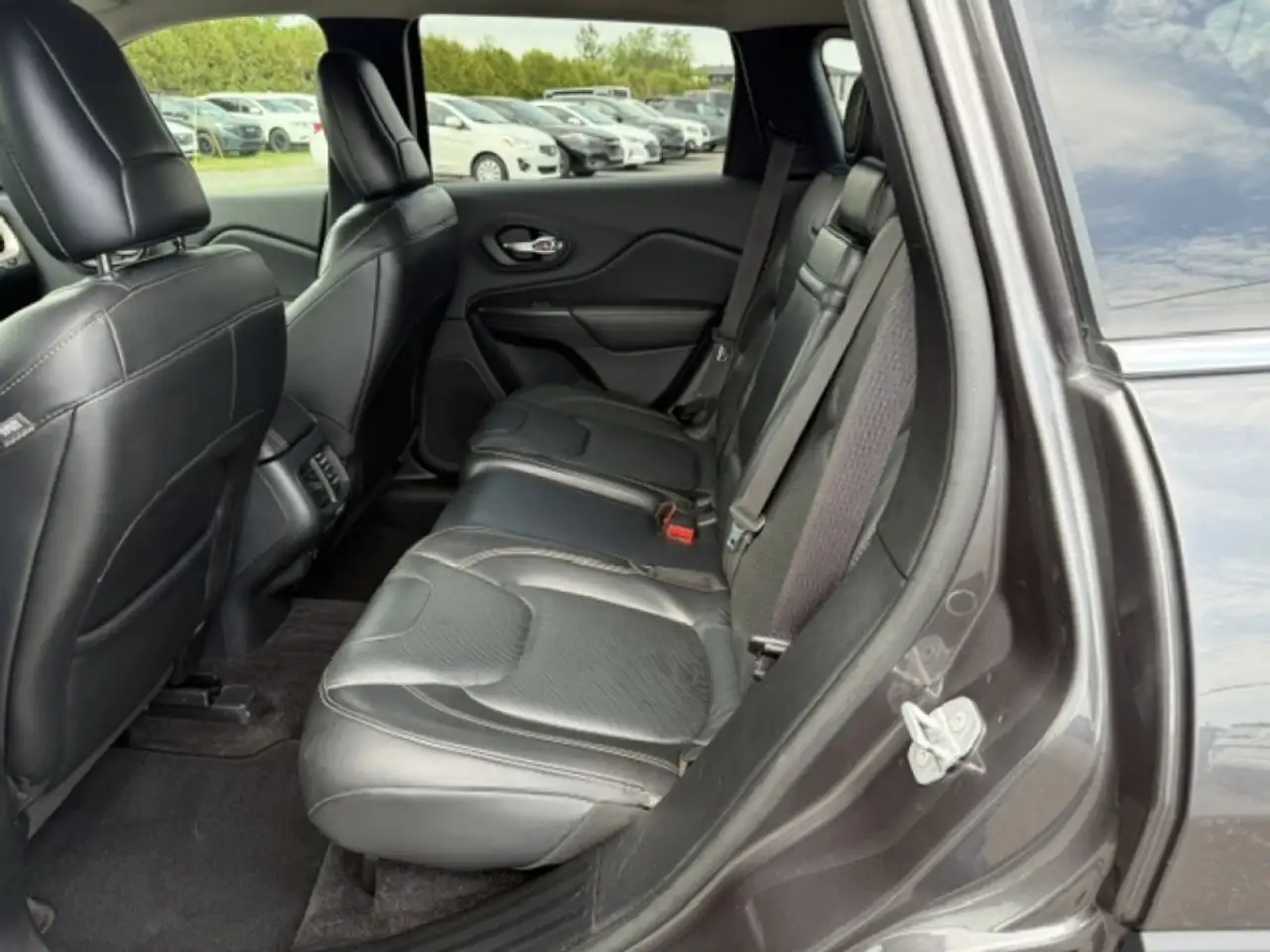Jeep Cherokee photo Jeep Cherokee