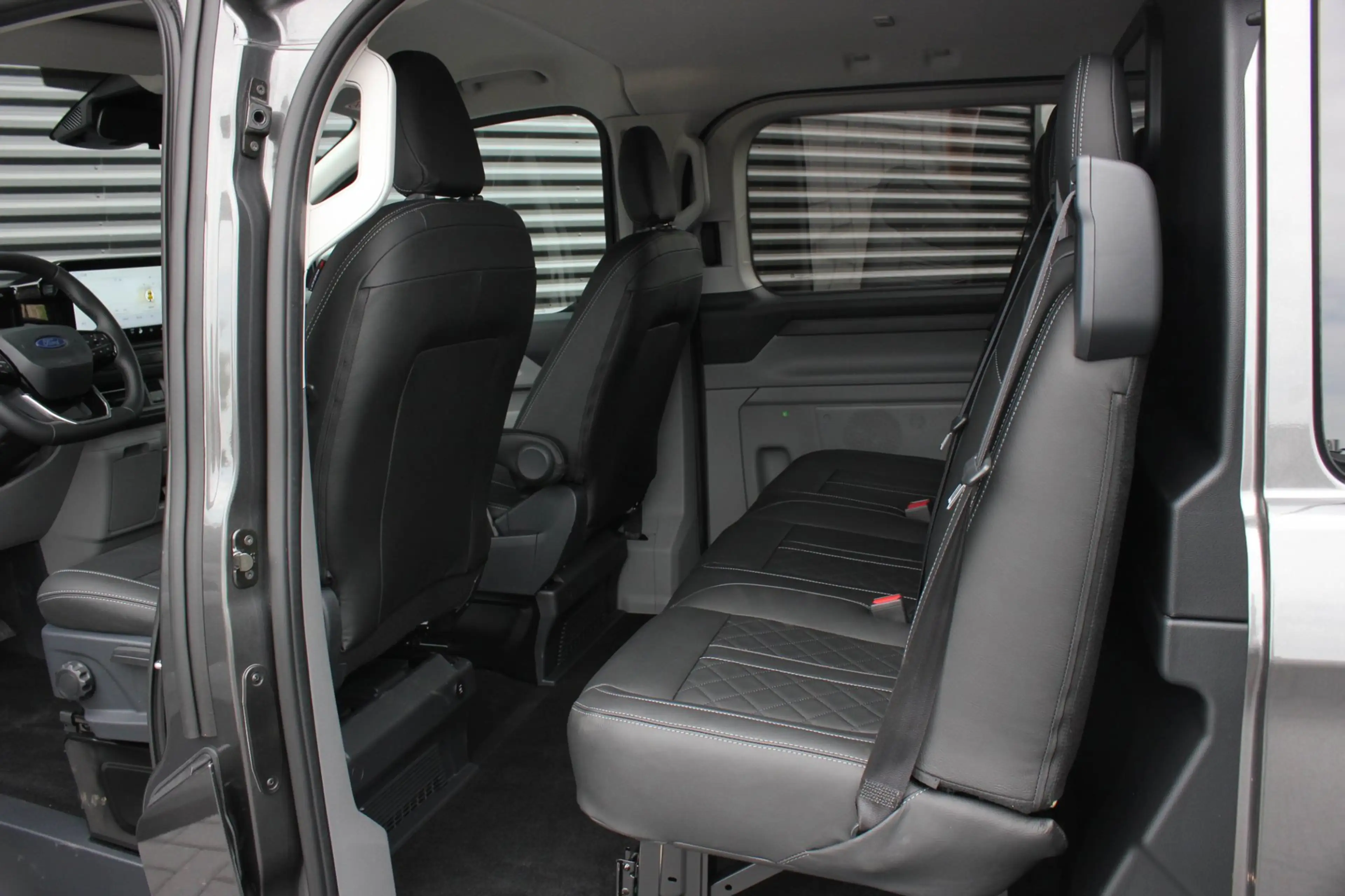 Ford E-Transit Cust. 320 L2H1 Sport 71 kWh DC DUBBEL CABINE / JB- — photo 15