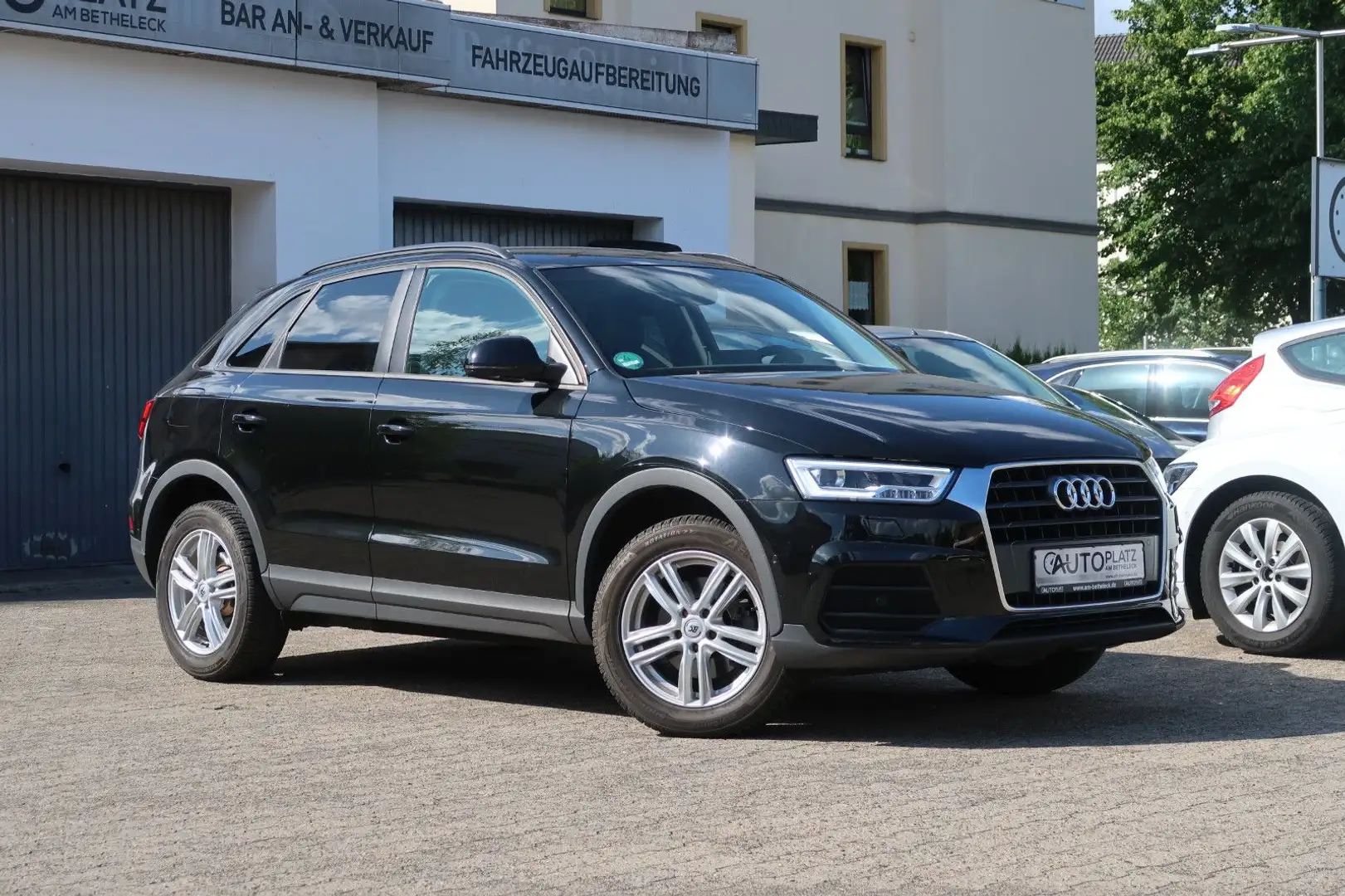 Audi Q3 1.4TFSI *1.HAND *NAVI *KEYLESS-GO *TEMPOMAT Schwarz - 1