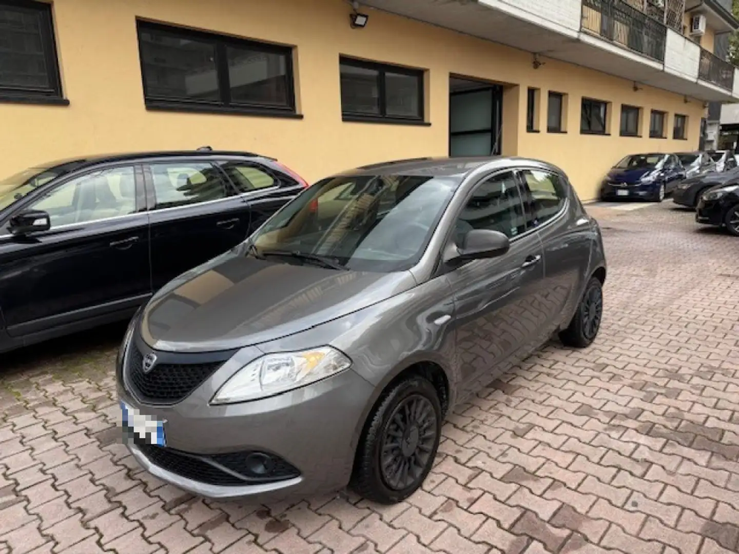 Lancia Ypsilon 1.2 69 CV 5 porte S&S Gold Grigio - 1