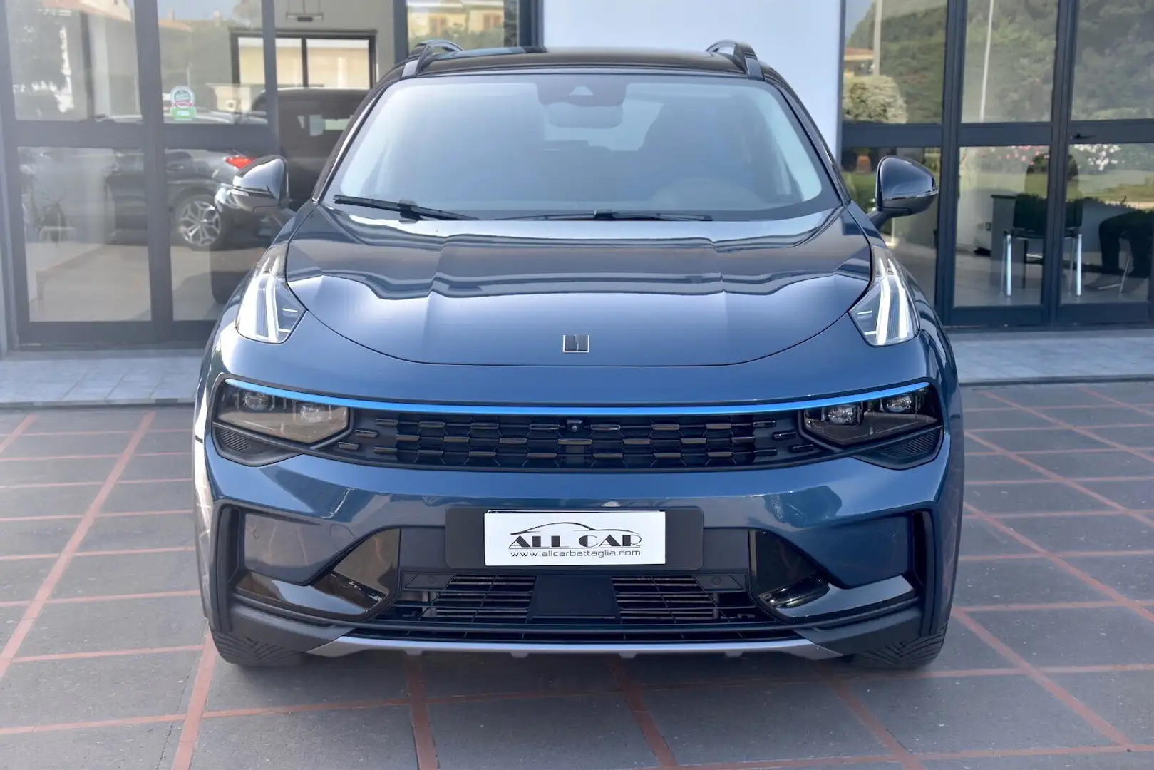 Lynk & Co 01 PHEV Blau - 2
