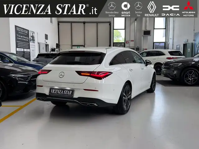 Mercedes-Benz Cla view 3