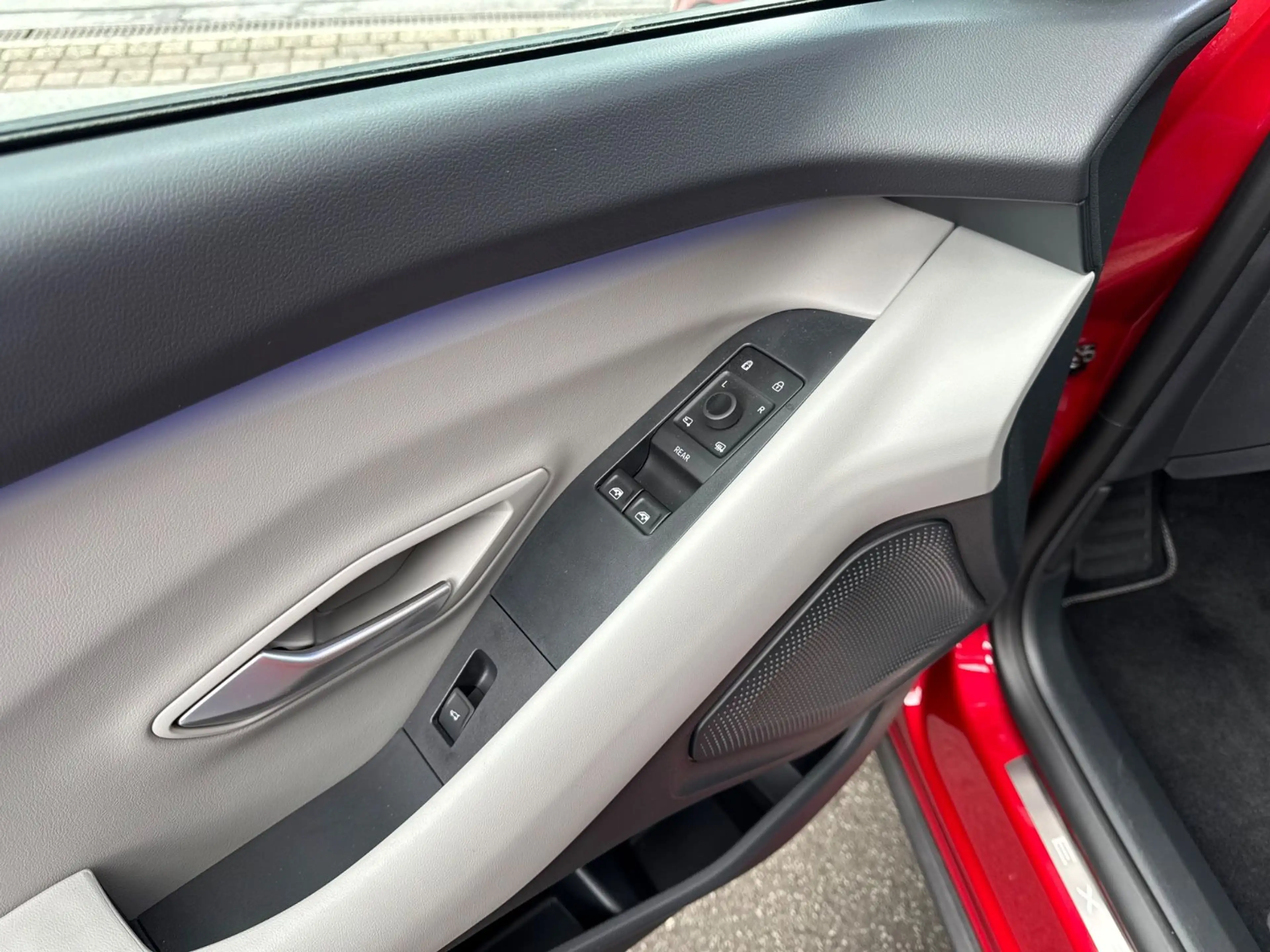 Ford Explorer Premium AWD *Panorama*Wärmepumpe* — photo 8