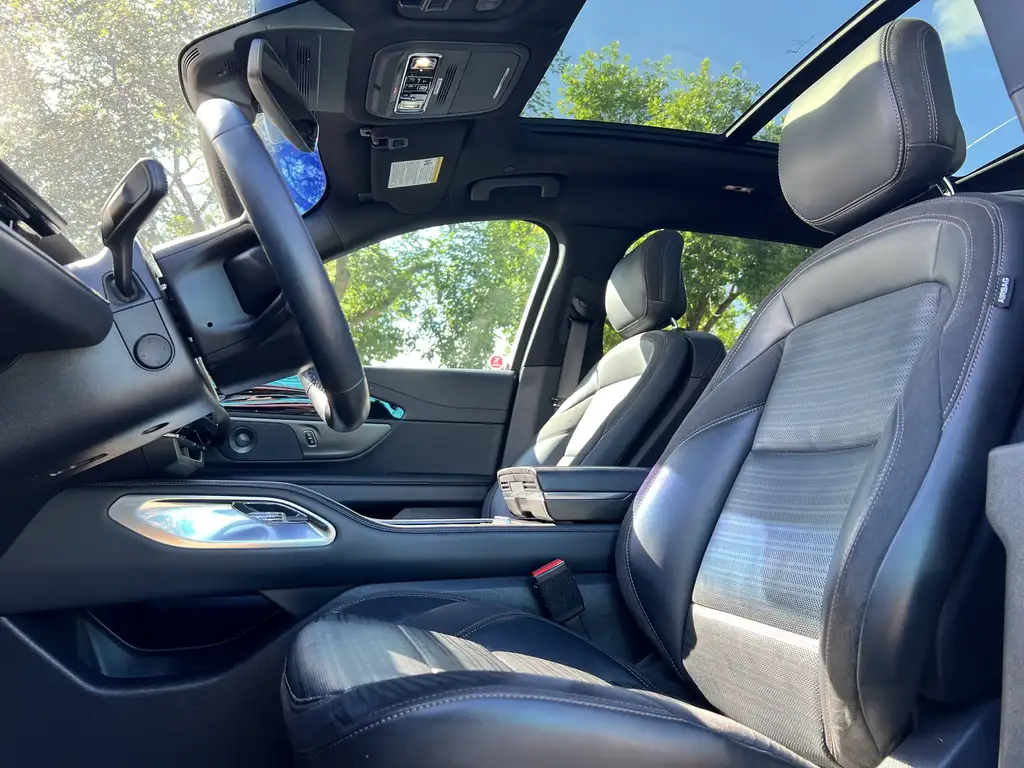 2024 Lincoln Nautilus Reserve | 360 Cam | Heated Steering Wheel | SYNC 3 — photo 8