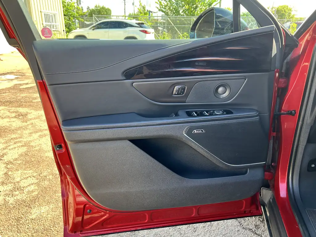 2024 Lincoln Nautilus Reserve | 360 Cam | Heated Steering Wheel | SYNC 3 — photo 5