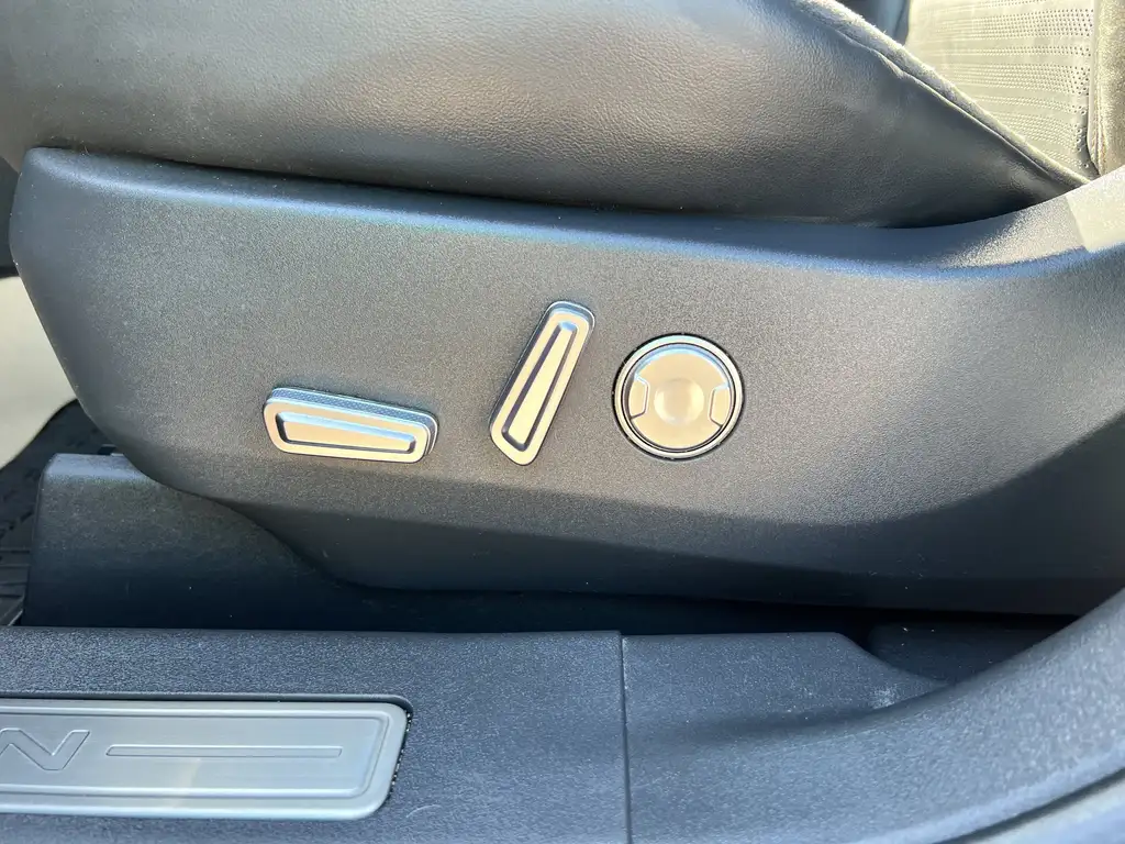 2024 Lincoln Nautilus Reserve | 360 Cam | Heated Steering Wheel | SYNC 3 — photo 7