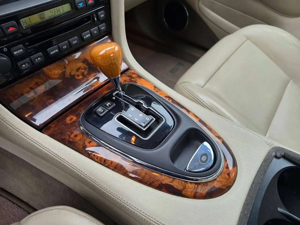 Jaguar XJ снимка Jaguar XJ