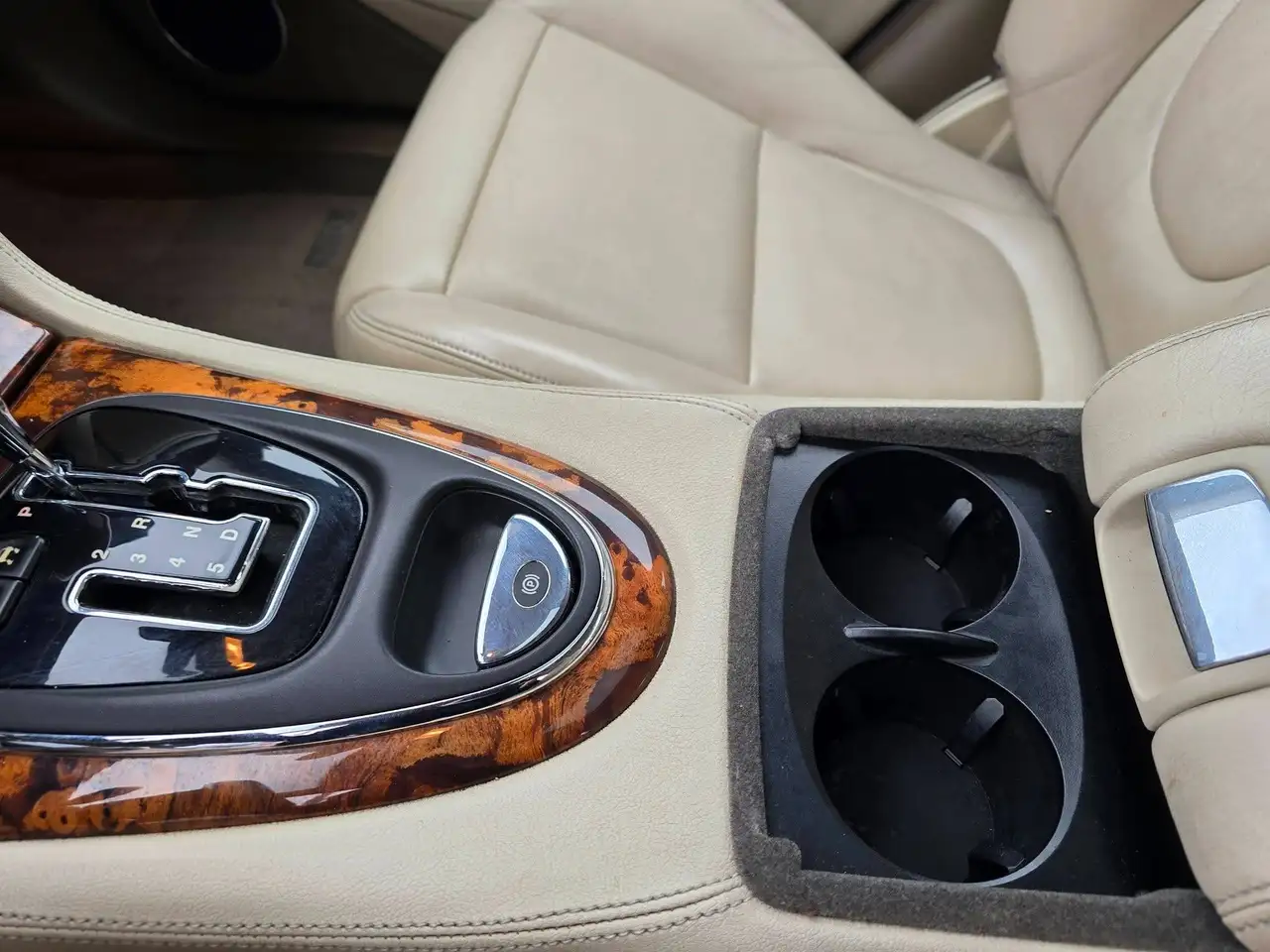Jaguar XJ снимка Jaguar XJ
