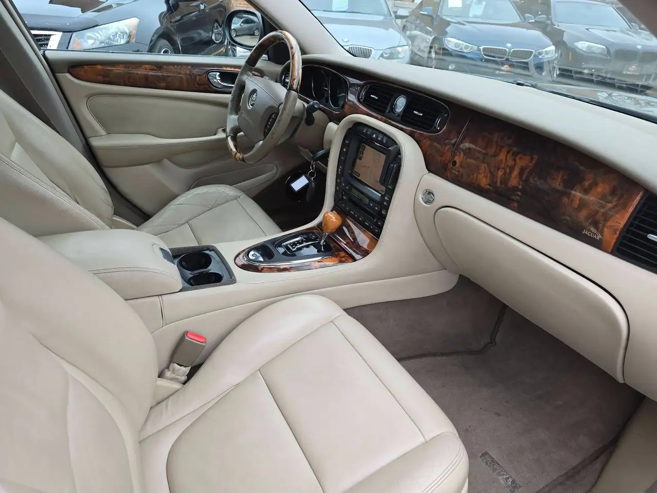 Jaguar XJ снимка Jaguar XJ