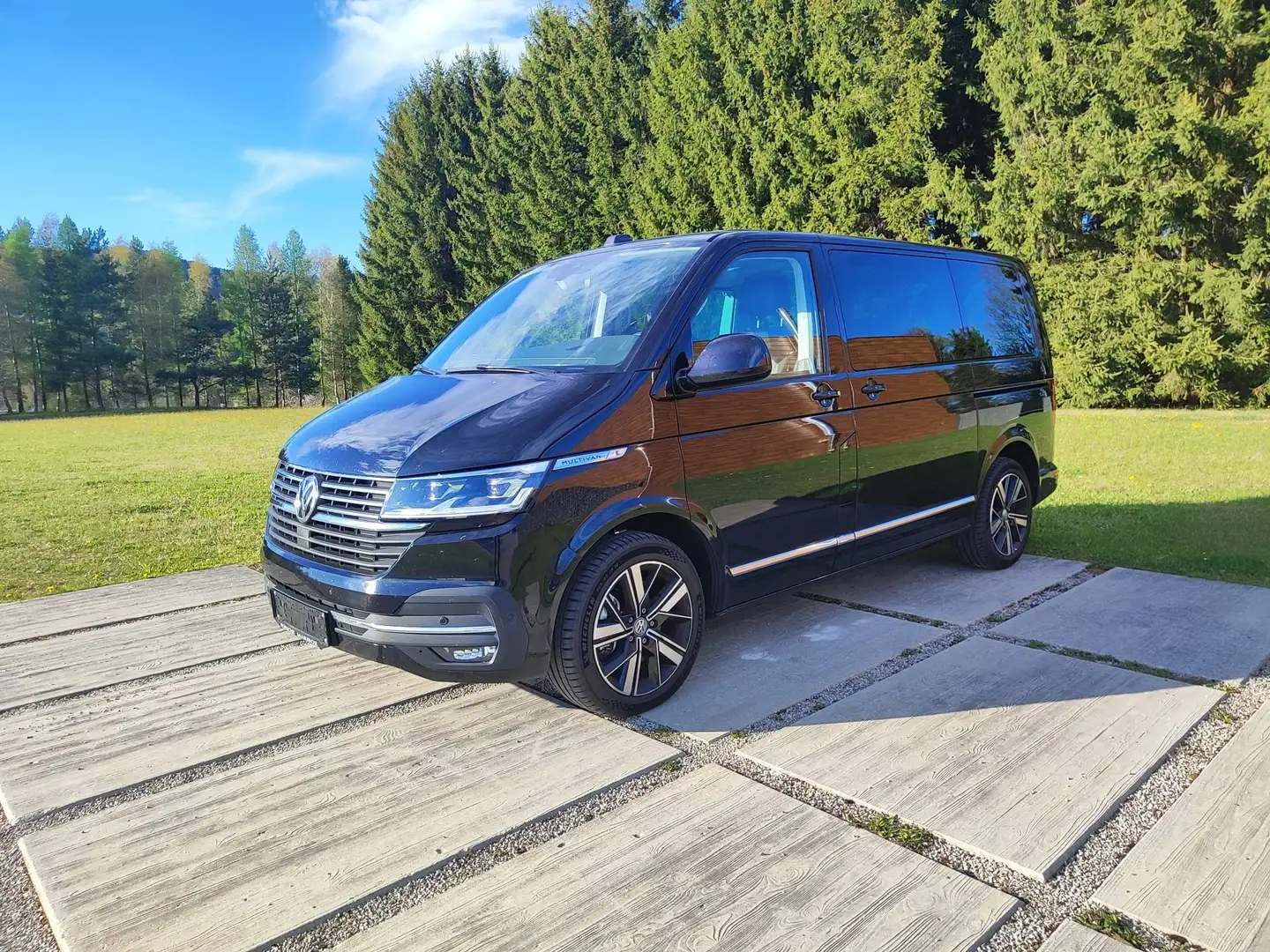 Volkswagen T6.1 Multivan Multivan Highline 2,0 TDI 4Motion DSG Schwarz - 1