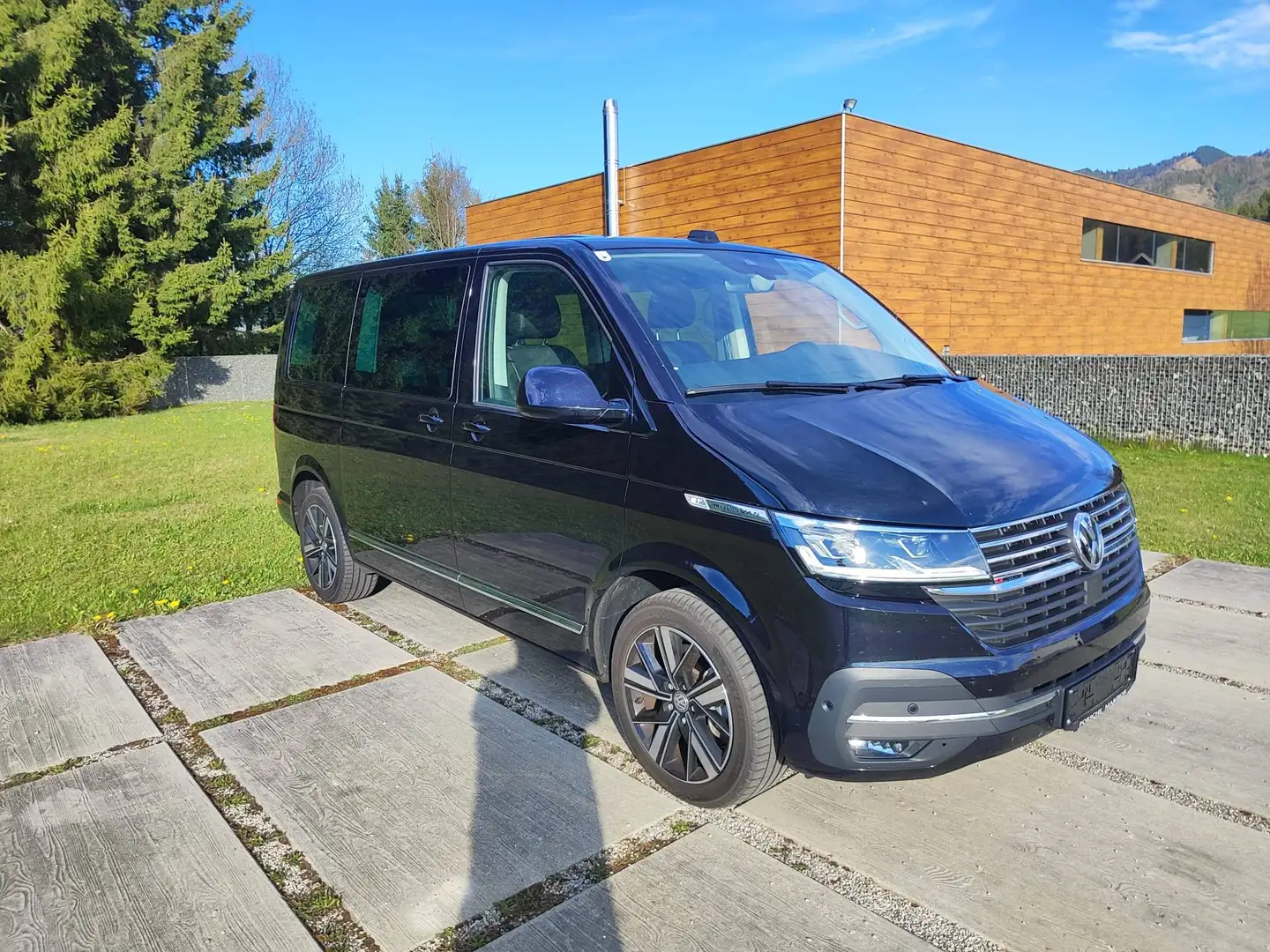 Volkswagen T6.1 Multivan Multivan Highline 2,0 TDI 4Motion DSG Schwarz - 2