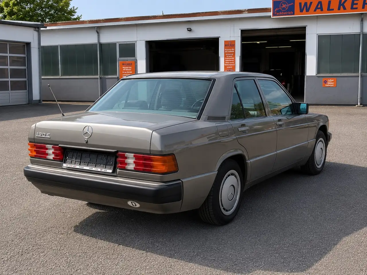 Mercedes-Benz 190 E, foto 2