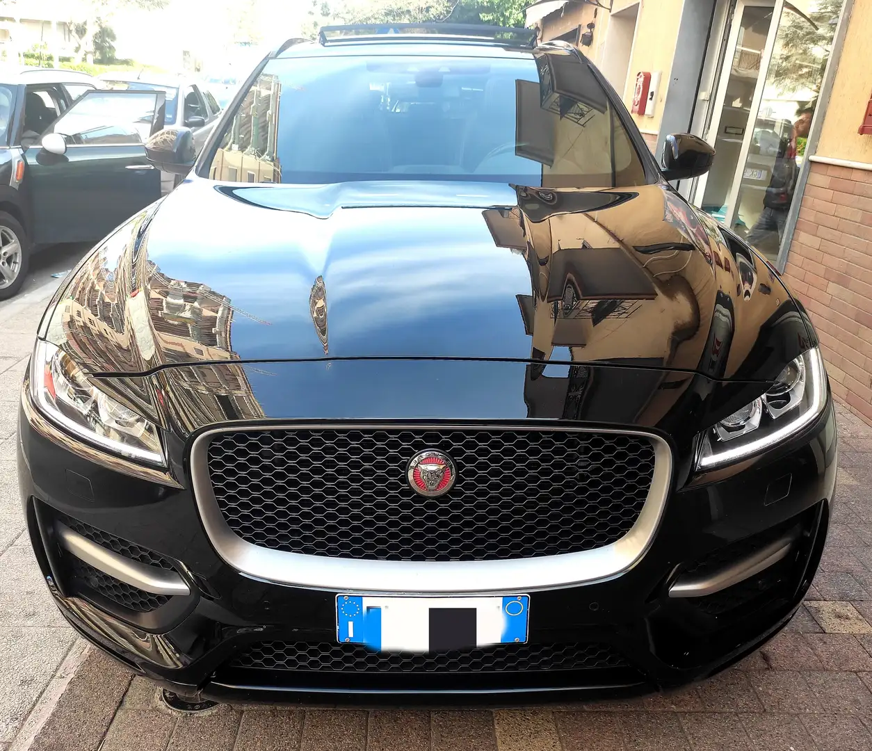 Jaguar F-Pace F-Pace 2.0d R-Sport awd 180cv auto Nero - 2