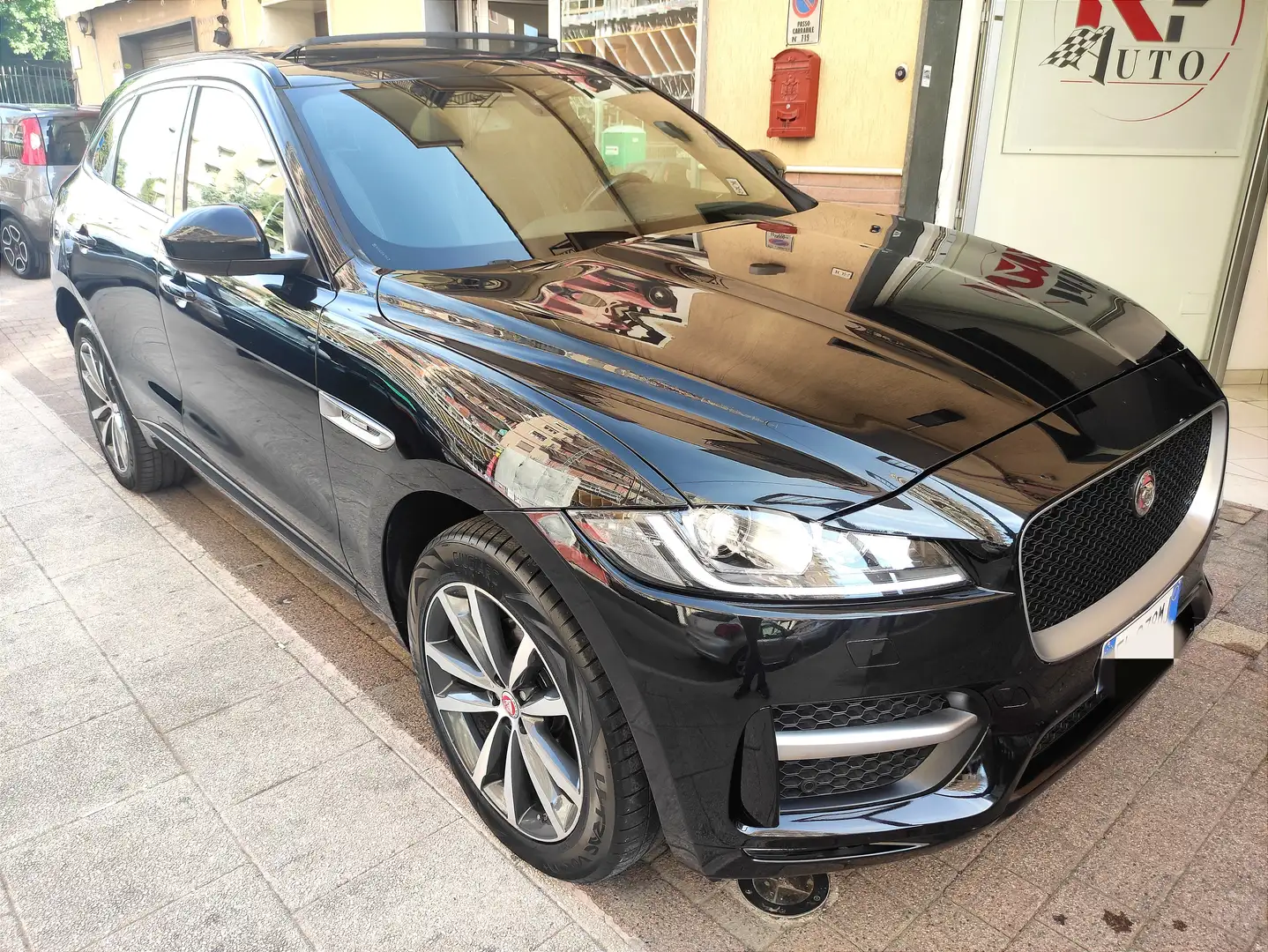 Jaguar F-Pace F-Pace 2.0d R-Sport awd 180cv auto Nero - 1