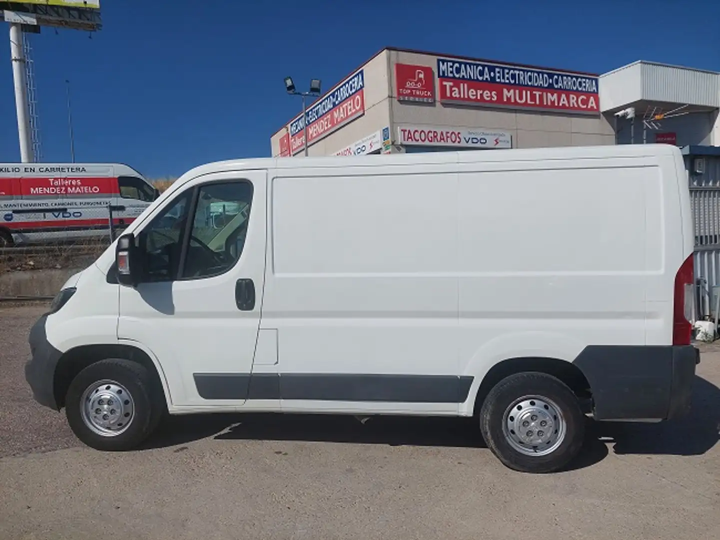 Peugeot Boxer Furgón 2.0BlueHDI 330 L1H1 Pack 110 Wit - 2