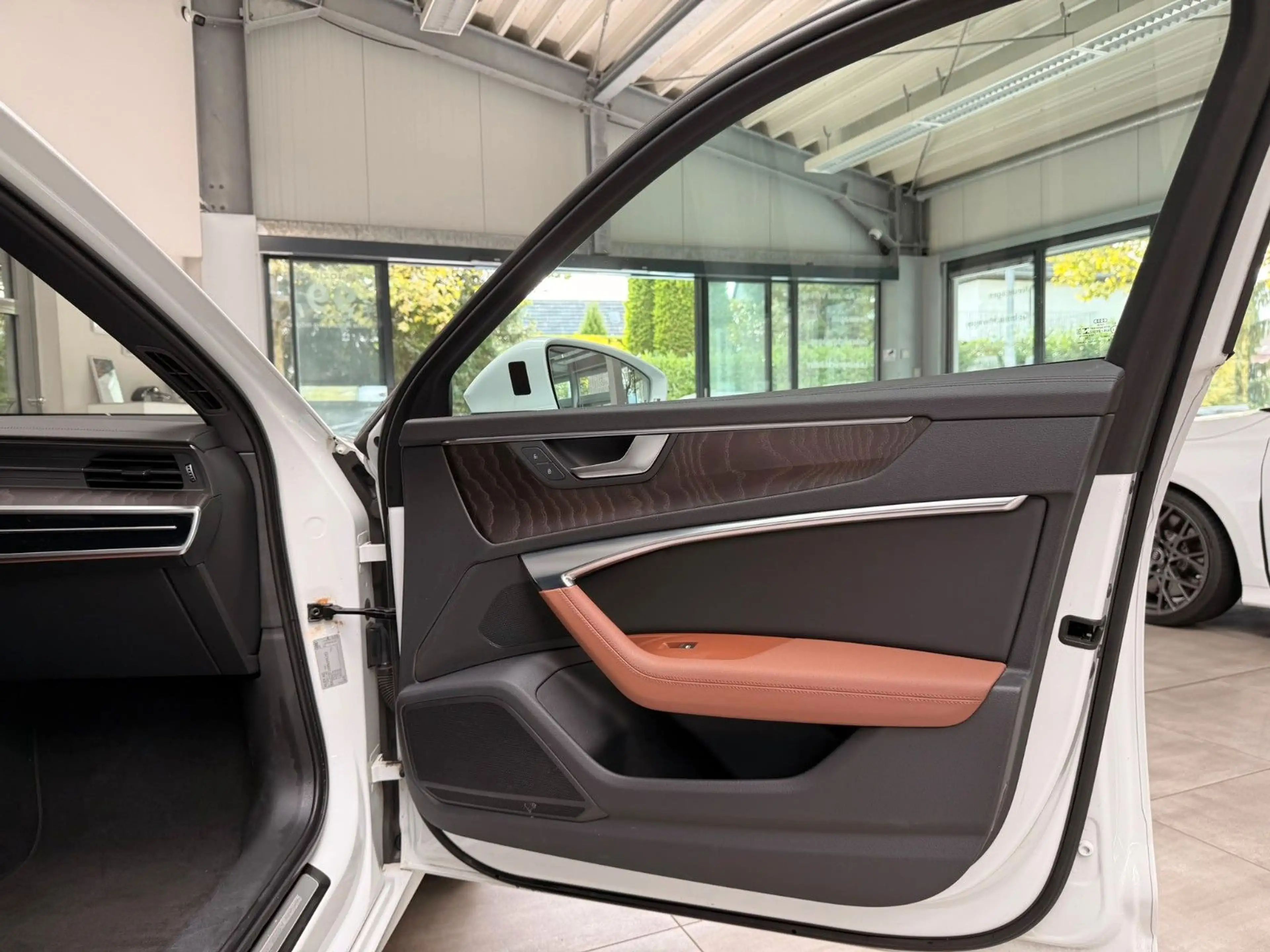 Audi A6 Avant 40 TDI quattro Pano Head-Up Leder AHK — photo 11