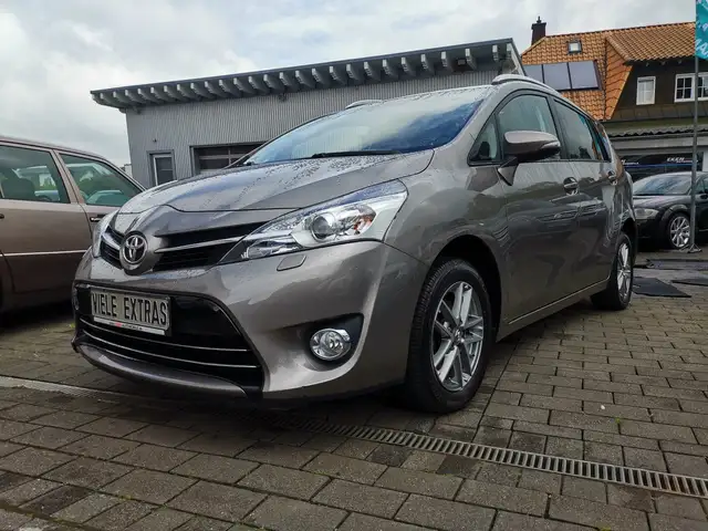 Toyota Verso Verso 1.8 7-Sitzer Comfort Nur 30000 km!!!