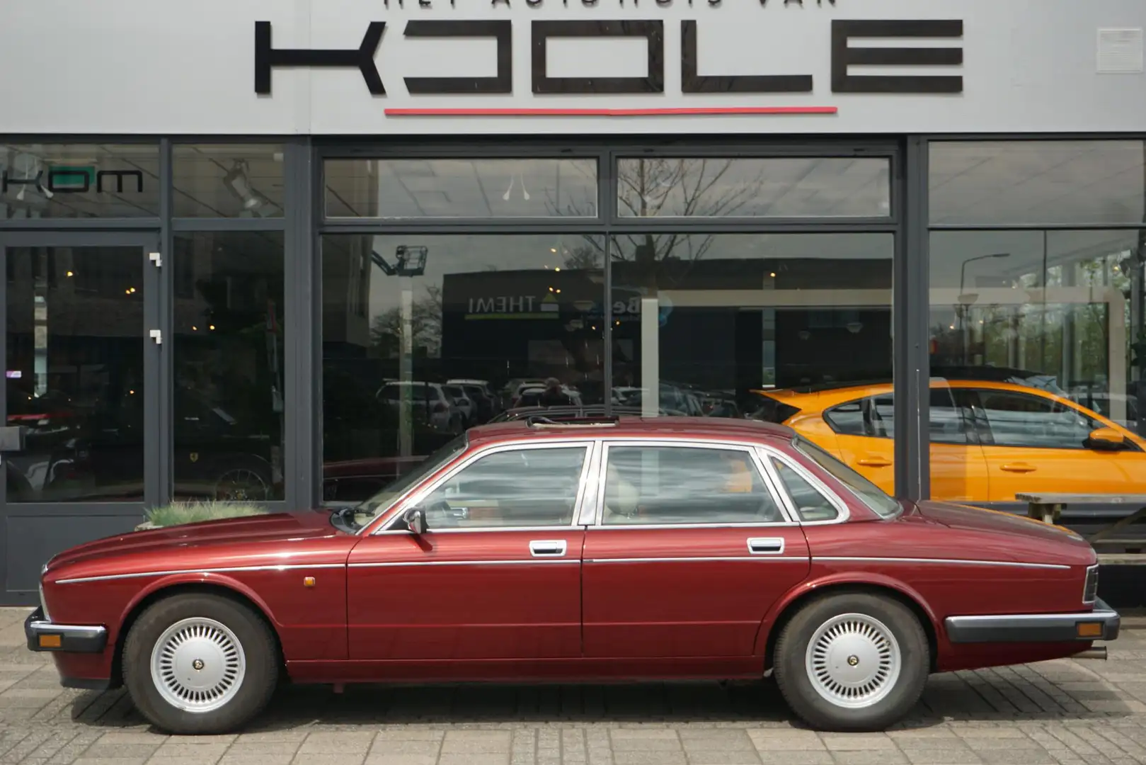 Daimler Double Six 6.0 V12 XJ81 Nederlandse auto Rot - 1