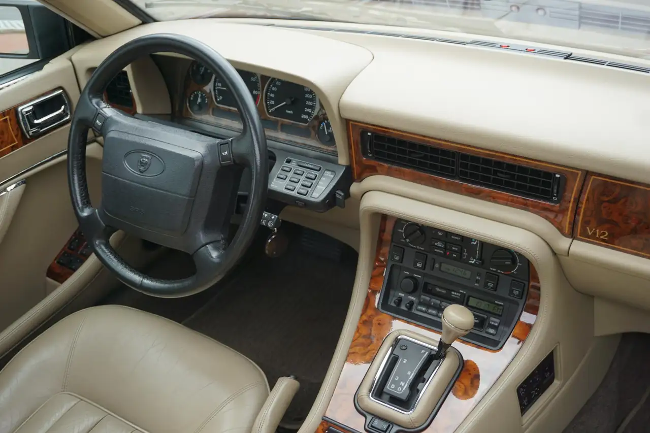 Daimler Double Six 6.0 V12 XJ81 Nederlandse auto, foto 8