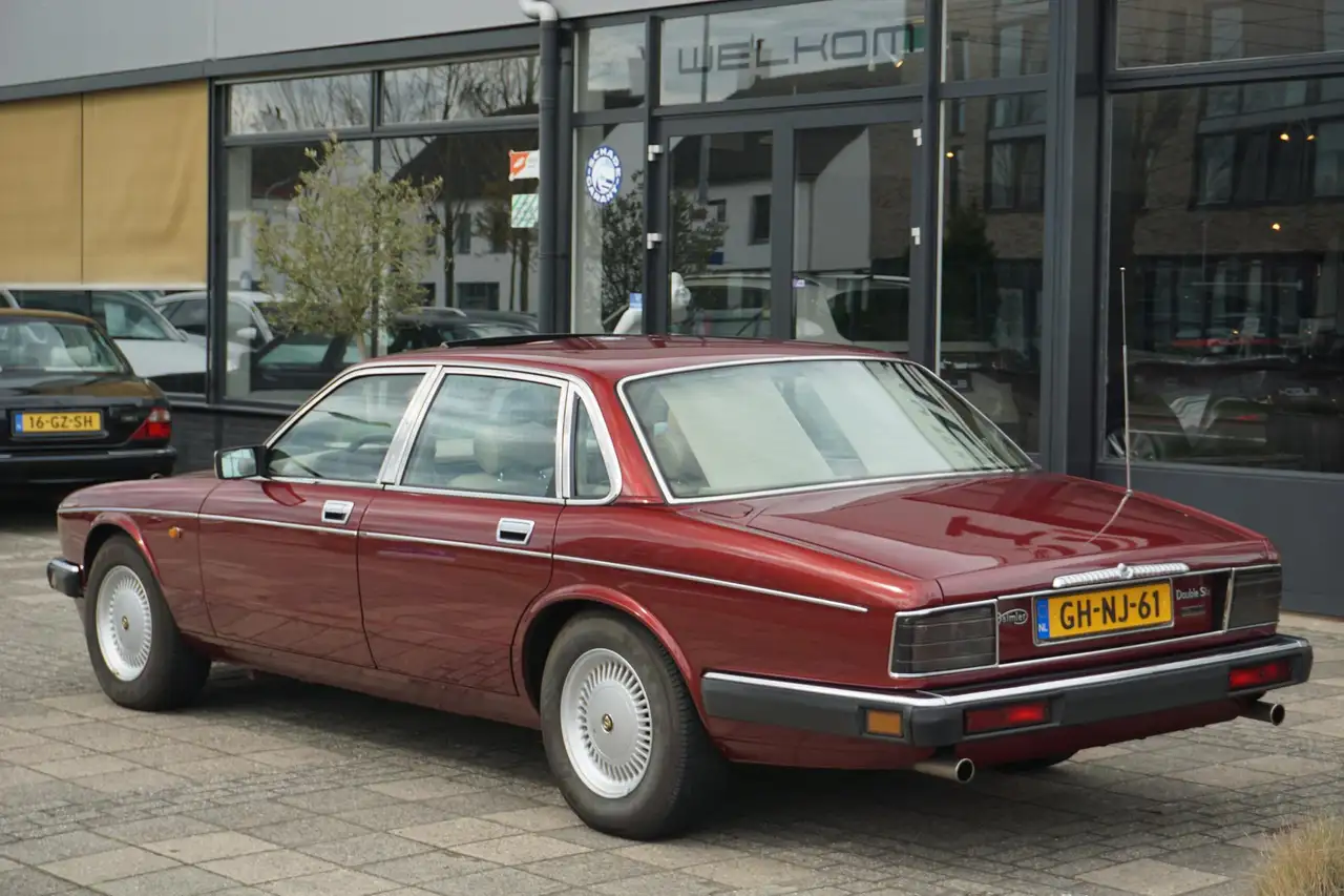 Daimler Double Six 6.0 V12 XJ81 Nederlandse auto, foto 4