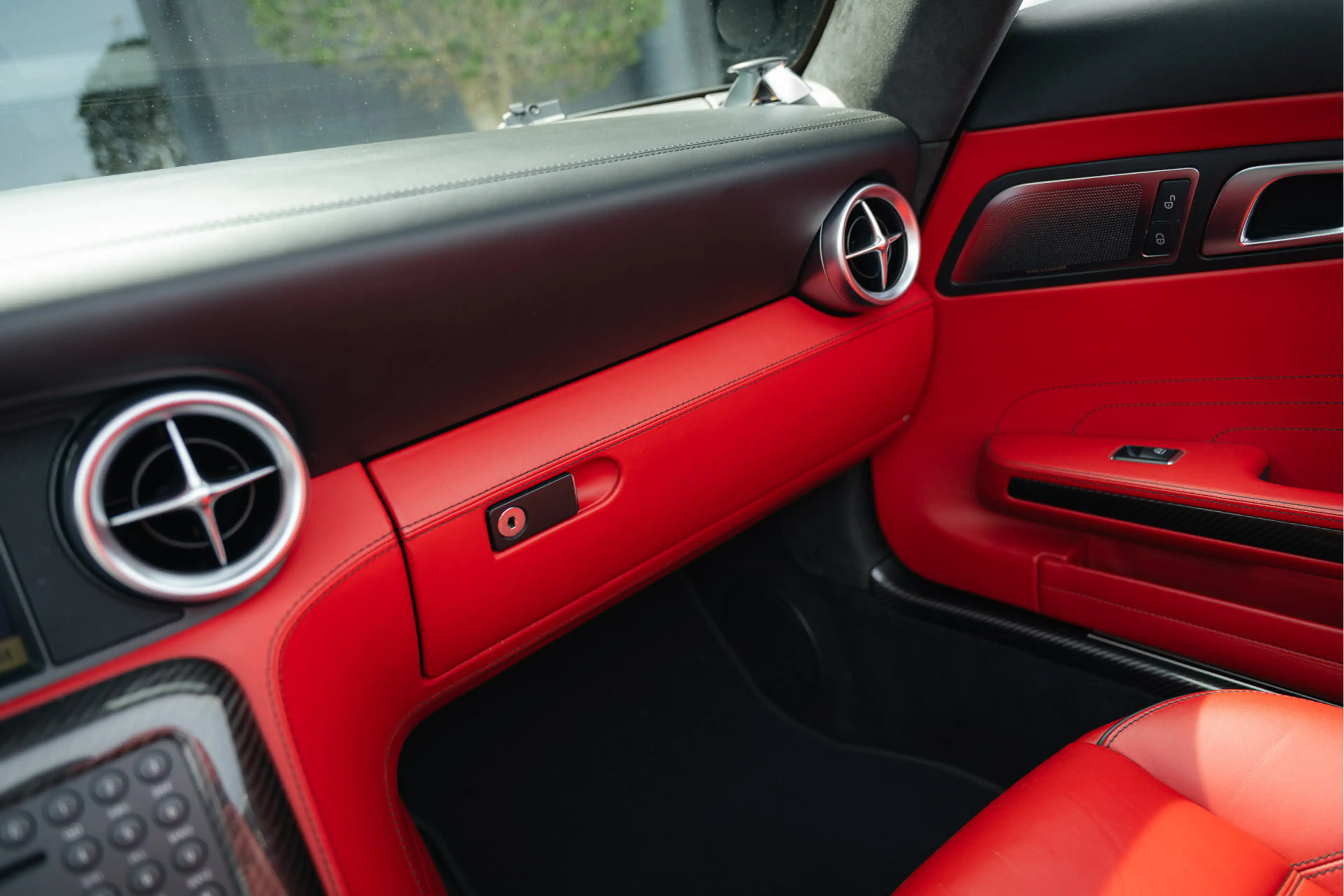 Mercedes-Benz SLS Roadster 6.3 AMG — photo 14