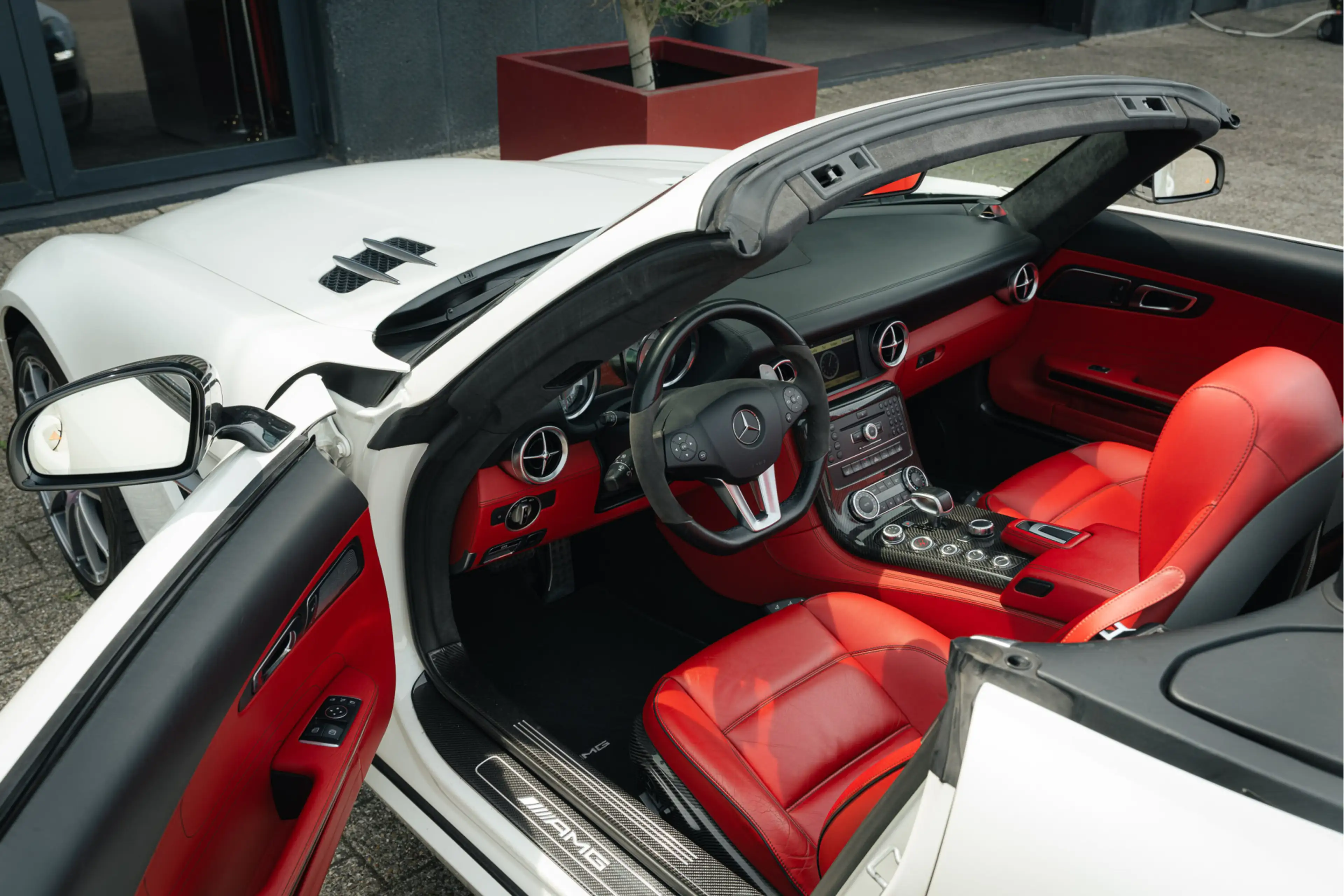 Mercedes-Benz SLS Roadster 6.3 AMG — photo 3