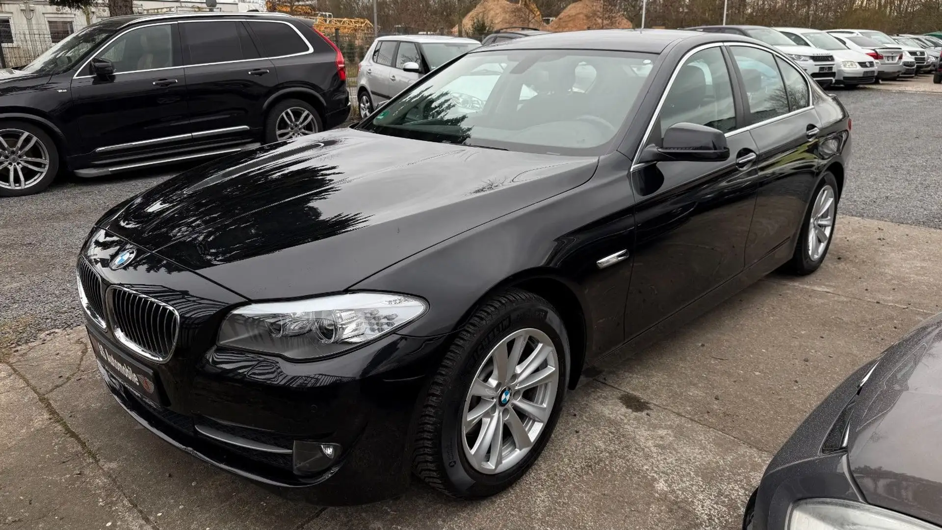 BMW 520 i Lim. Automatik, Xenon, Navi, PDC, 1Hand Schwarz - 1