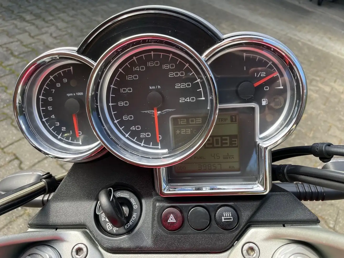 Moto Guzzi Breva 1100 Rood - 1