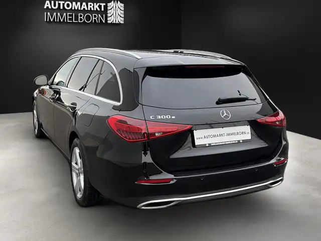 Mercedes-Benz C-Class view 4