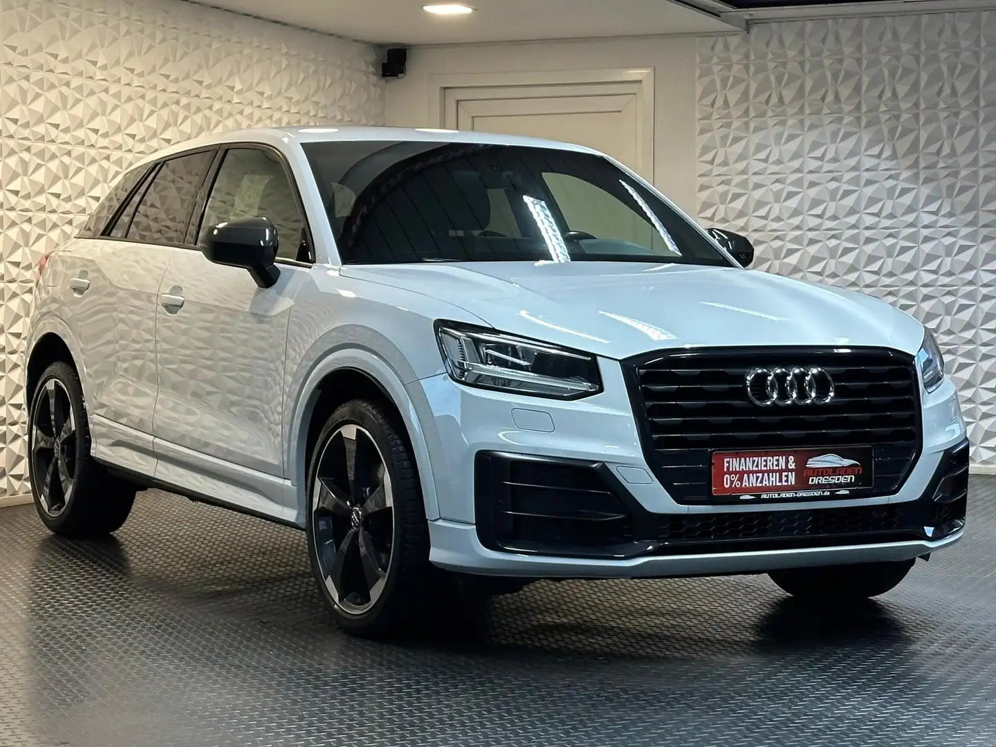 Audi Q2 1.4TFSI S LINE CARBON* LED#SHZ#NAVI#TEMPO#PDC Weiß - 2