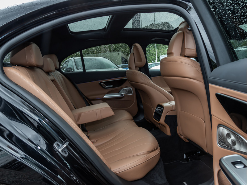 Mercedes-Benz E 200 4MATIC Limousine AMG-Sport+Burm+Pano+Super — photo 8
