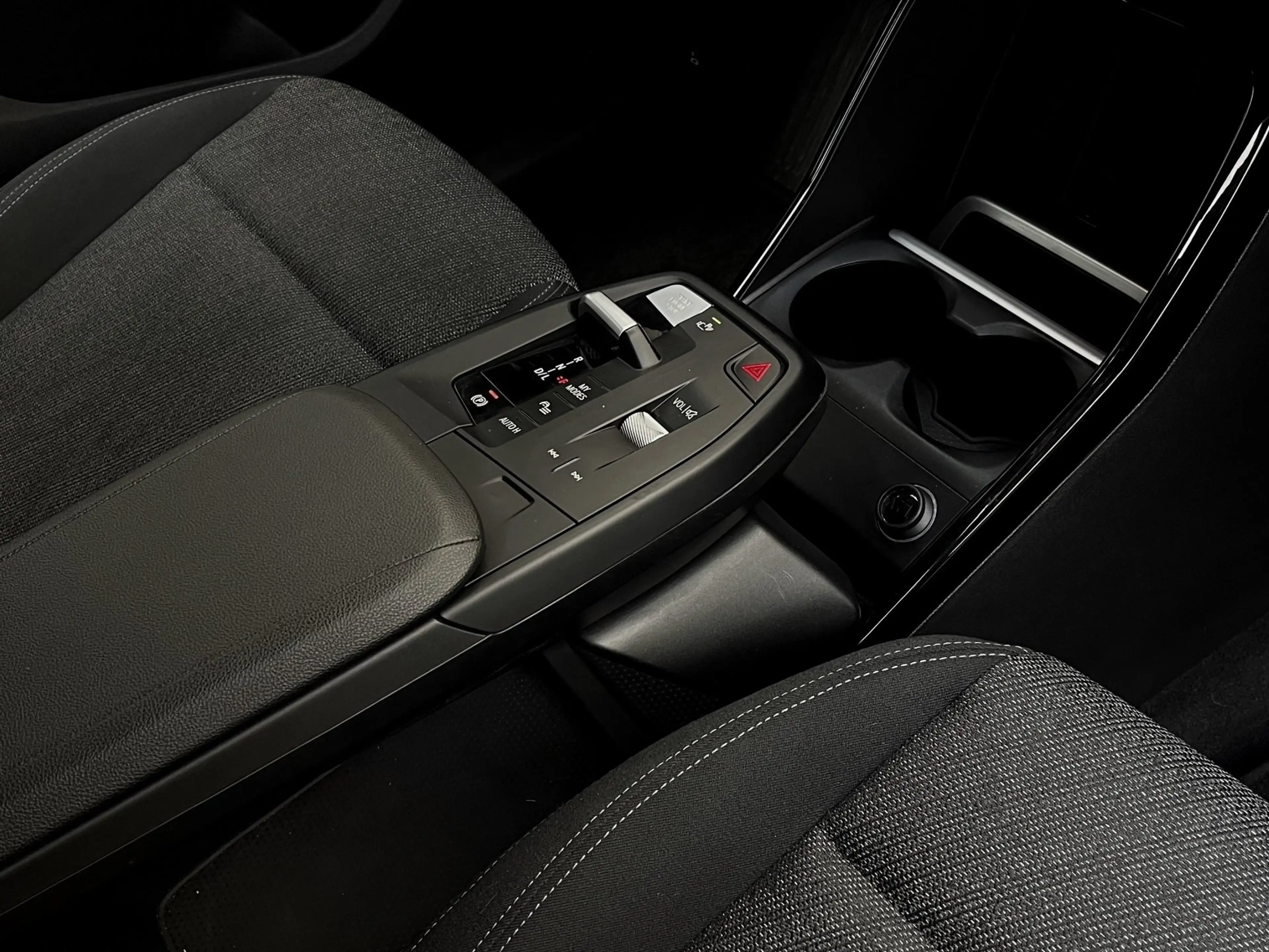 BMW 230 e xDrive Active Tourer Head-Up Parkassistent+ Lenk — photo 10