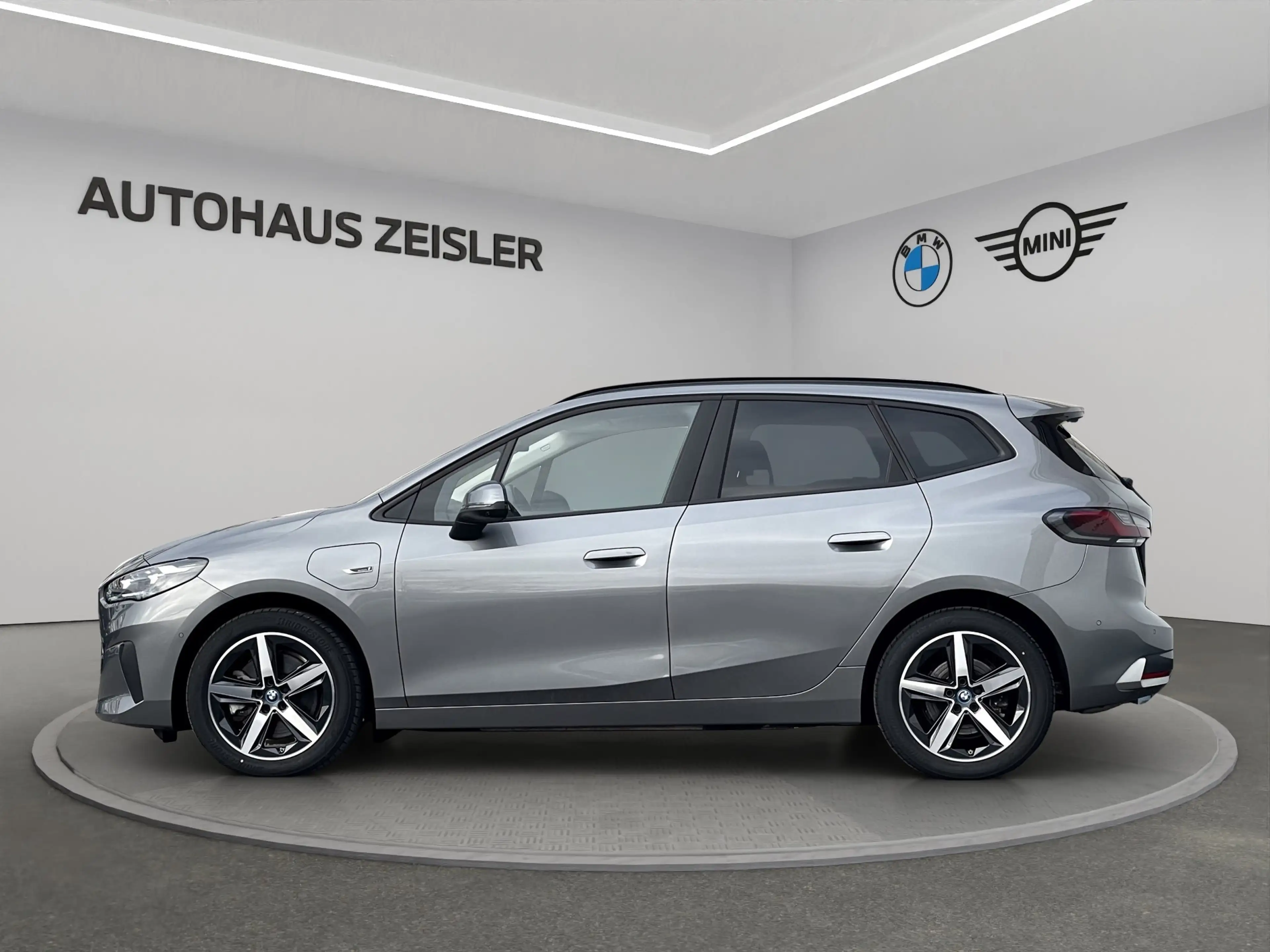 BMW 230 e xDrive Active Tourer Head-Up Parkassistent+ Lenk — photo 4