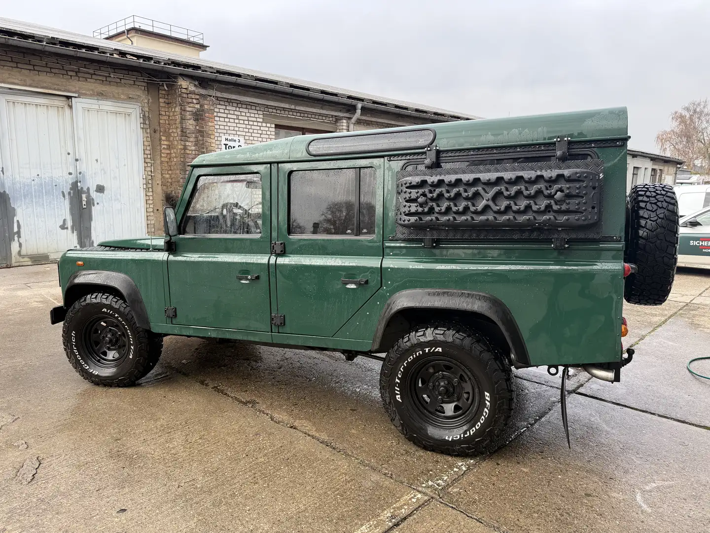 Land Rover Defender 110 Station Wagon - 1