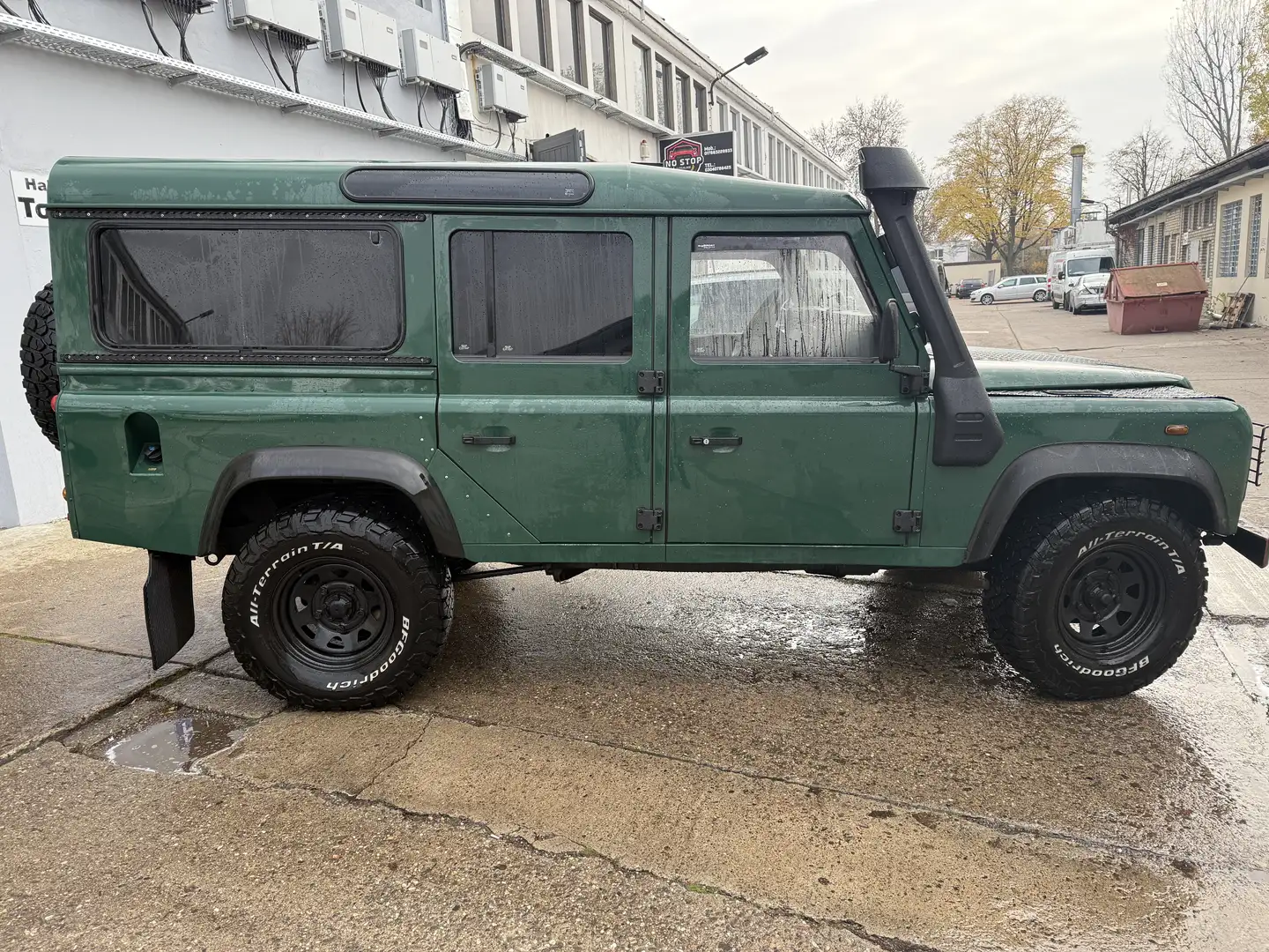 Land Rover Defender 110 Station Wagon - 2