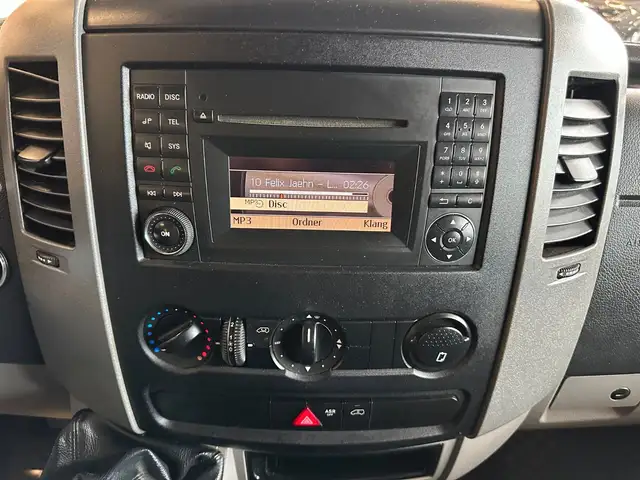 Mercedes-Benz Sprinter view 9