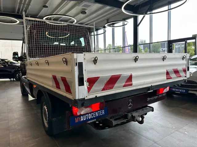 Mercedes-Benz Sprinter view 5