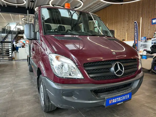 Mercedes-Benz Sprinter view 3