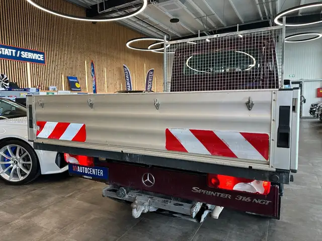 Mercedes-Benz Sprinter view 17