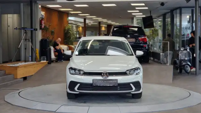 Volkswagen Polo view 3