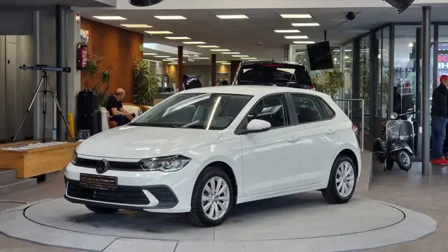 Volkswagen Polo view 4