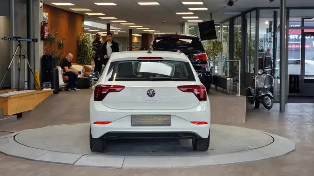Volkswagen Polo view 10
